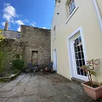Robinsons Cottage, And Quiet *