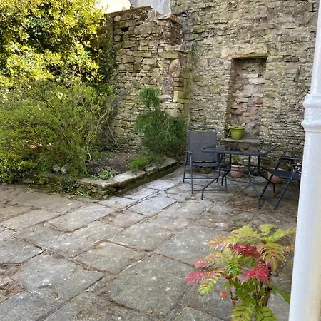 Апартаменты Robinsons Cottage, And Quiet