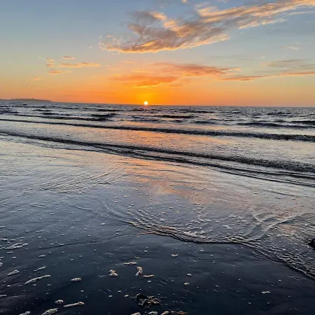 Robinsons Cottage, And Quiet Апартаменты