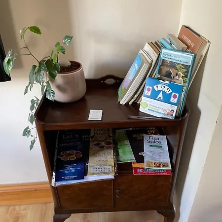 Robinsons Cottage, And Quiet Апартаменты *