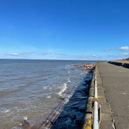 Robinsons Cottage, And Quiet Апартаменты *