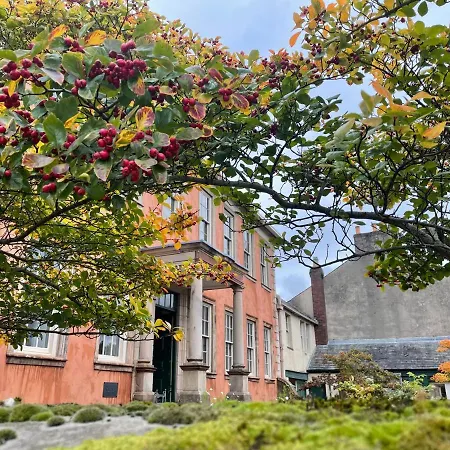 Апартаменты Robinsons Cottage, And Quiet *