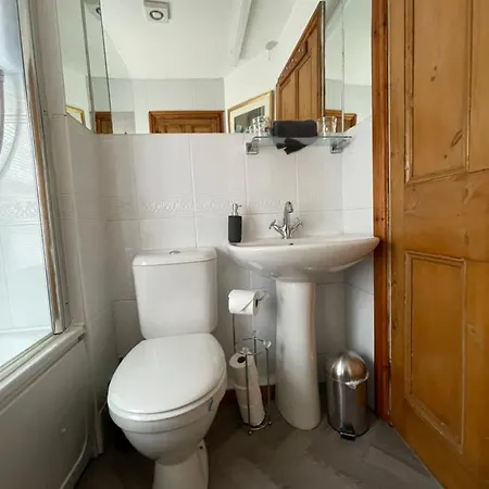 Апартаменты Robinsons Cottage, And Quiet