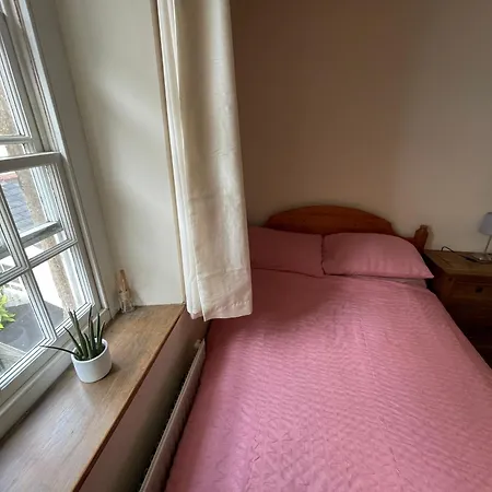 Robinsons Cottage, And Quiet Кокермут