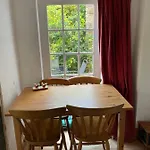 Robinsons Cottage, And Quiet Apartamento